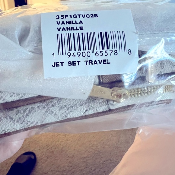 MK Jet Set Travel Medium Logo Chain Crossbody Bag NWOT - Picture 13 of 13